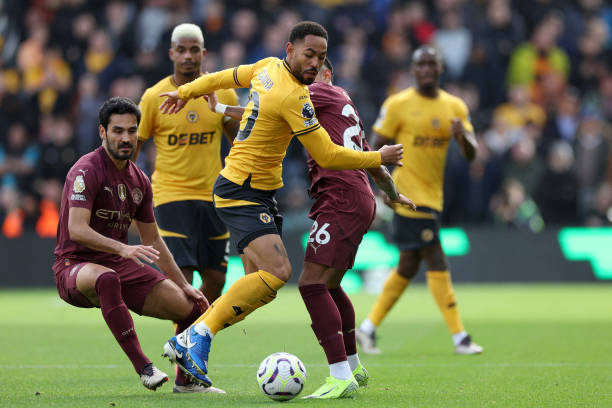 在替补席的 在替补席的